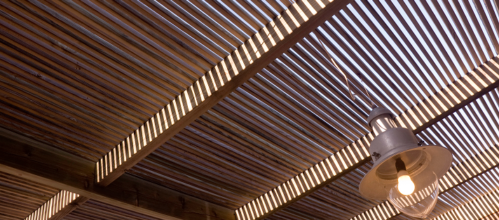 Terassenüberdachung mit Lampe